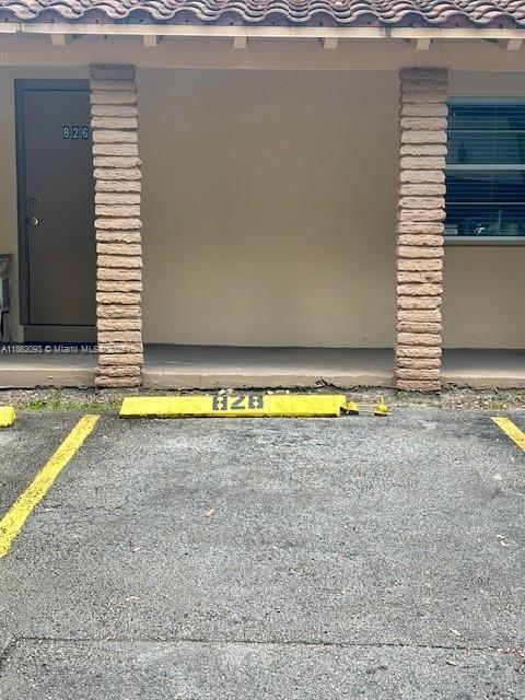 828 Salzedo St in Coral Gables, FL - Foto de edificio - Building Photo