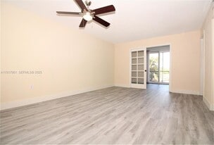 1251 NE 108th St in Miami, FL - Building Photo