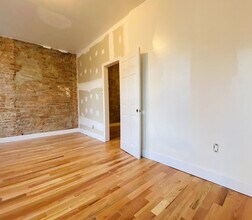 273 Sumpter St, Unit 2 in Brooklyn, NY - Foto de edificio - Building Photo