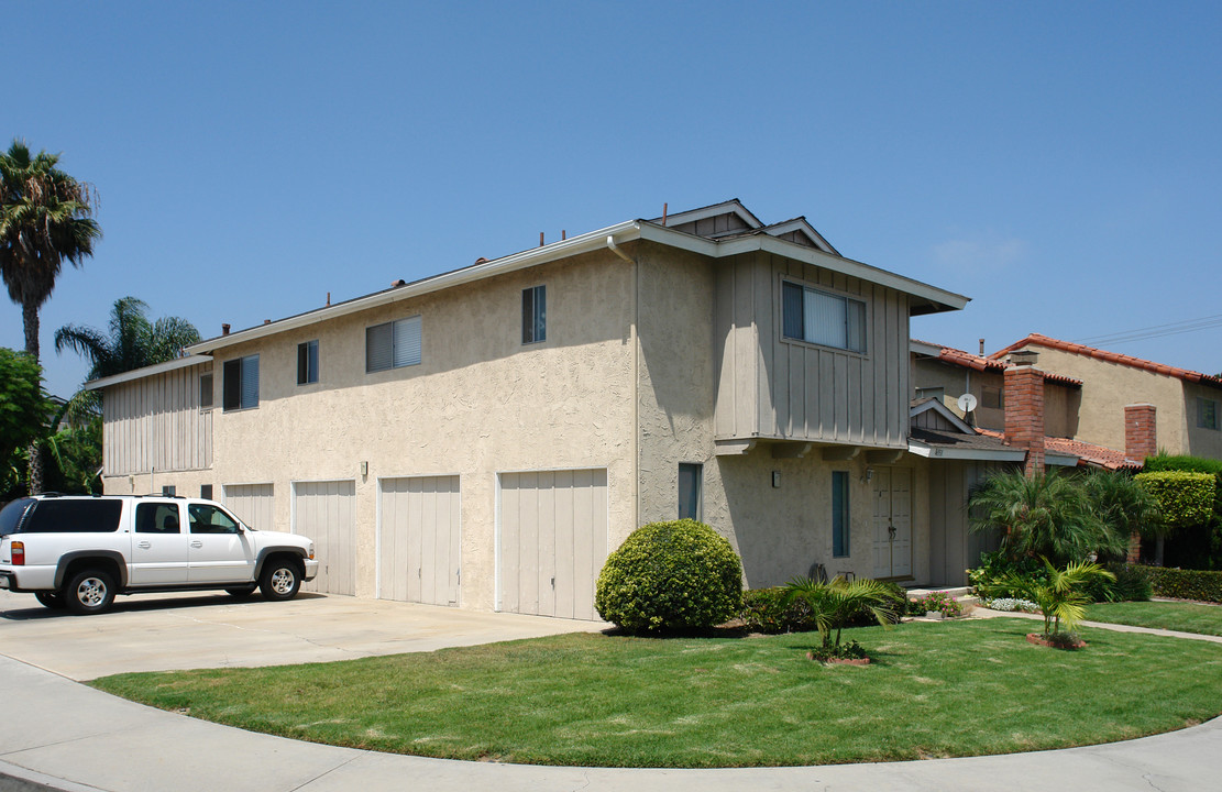 16551 Pro Cir in Huntington Beach, CA - Building Photo