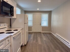 31 S Main St in Manheim, PA - Building Photo