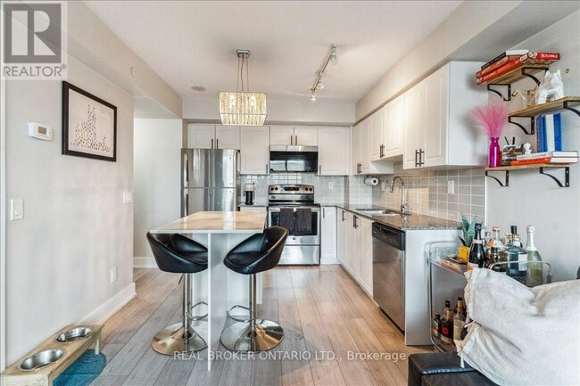 1215 Bayly St in Pickering, ON - Building Photo - Building Photo