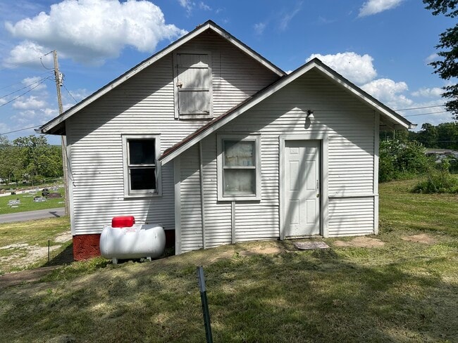 609 Simpson St in West Plains, MO - Building Photo - Building Photo