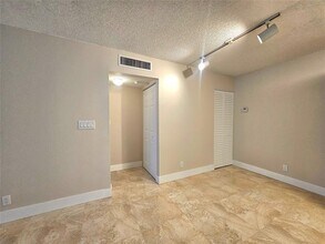 631 Lyons Rd in Coconut Creek, FL - Building Photo - Building Photo