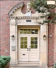 130 E Glenwood Ave, Unit Brownlow Unit 120 in Knoxville, TN - Foto de edificio - Building Photo