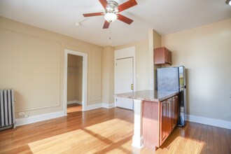 5740 S Stony Island Ave in Chicago, IL - Building Photo - Building Photo