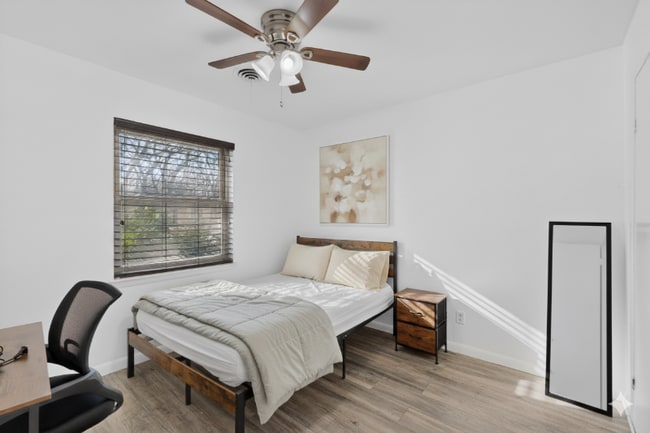 404 Nottingham Dr in Irving, TX - Building Photo - Building Photo