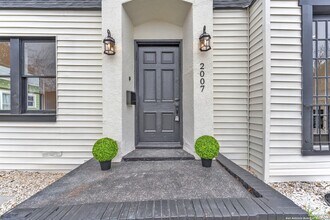 2007 W Magnolia Ave in San Antonio, TX - Building Photo - Building Photo