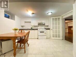 37 Pinemeadow Blvd in Toronto, ON - Building Photo - Building Photo