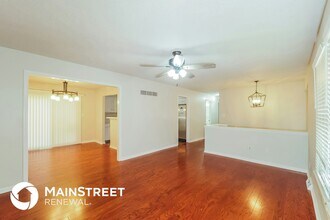 513 NE Grant Dr in Blue Springs, MO - Foto de edificio - Building Photo