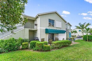 154 Waterside Dr in Hypoluxo, FL - Building Photo