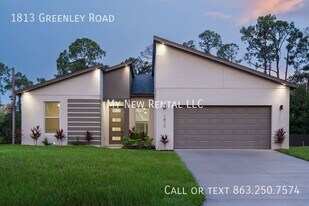 1813 Greenley Rd in North Port, FL - Building Photo