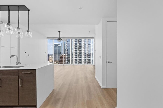 301 West Ave, Unit 3004 in Austin, TX - Building Photo - Building Photo