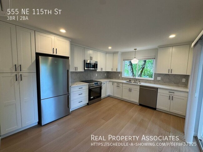 555 NE 115th St in Seattle, WA - Foto de edificio - Building Photo