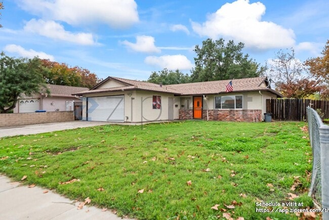 909 N Estates Dr in Brentwood, CA - Building Photo - Building Photo