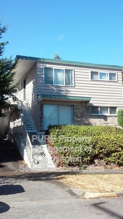 1212 N 49th St in Seattle, WA - Building Photo