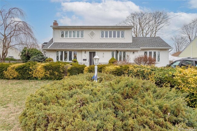 175 Wickfield Ln in North Babylon, NY - Building Photo - Building Photo