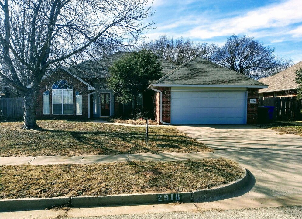 2916 Glasgow Dr in Norman, OK - Foto de edificio