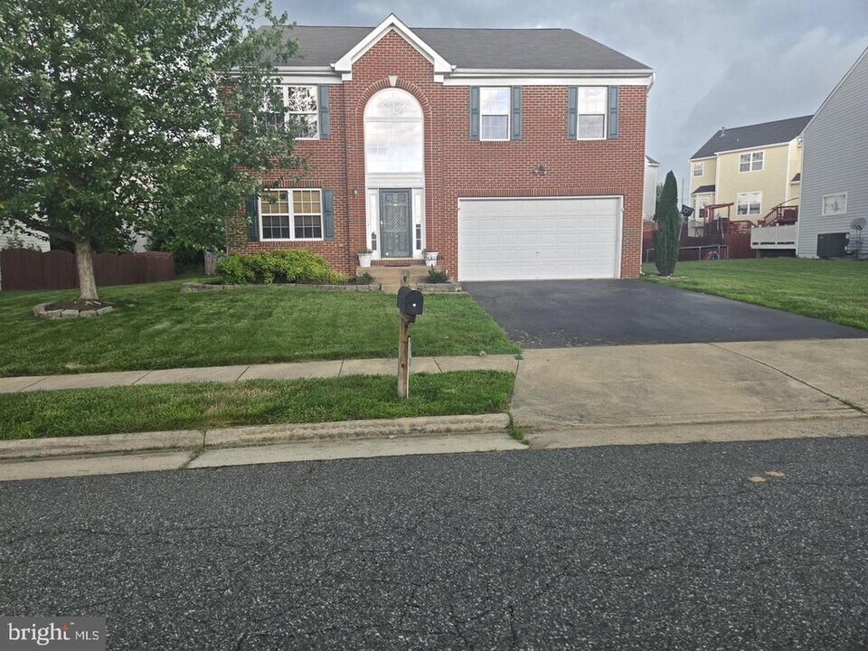 18 Brushy Creek Cir in Fredericksburg, VA - Building Photo