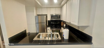16852 Pacific Coast Hwy in Huntington Beach, CA - Building Photo - Building Photo