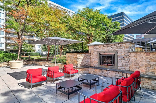 2111 Richmond Hwy in Arlington, VA - Building Photo - Building Photo