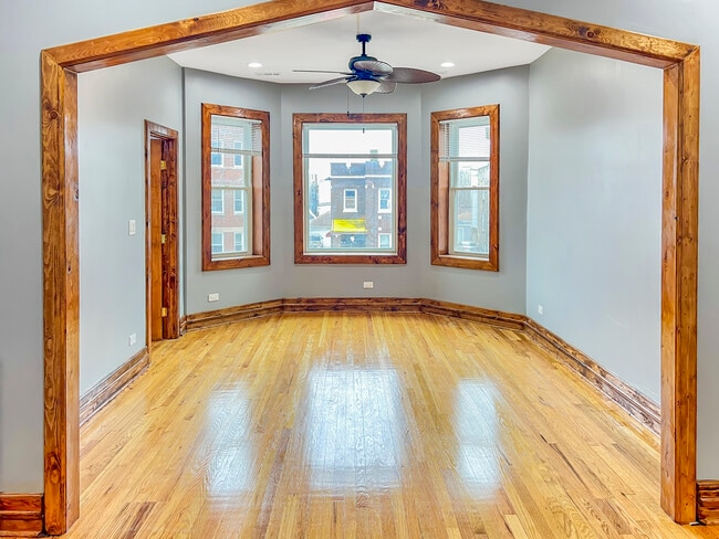 3110 N Davlin Ct, Unit 2 in Chicago, IL - Building Photo - Building Photo