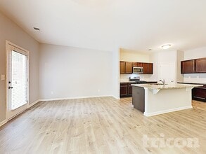 3323 Lowland Dr in Douglasville, GA - Foto de edificio - Building Photo