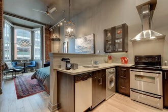 562 Yates St in Victoria, BC - Building Photo - Building Photo