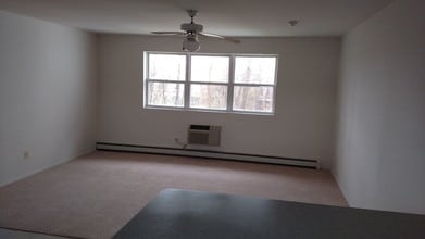 The Waterfalls 55+ in Lake Ronkonkoma, NY - Foto de edificio - Building Photo