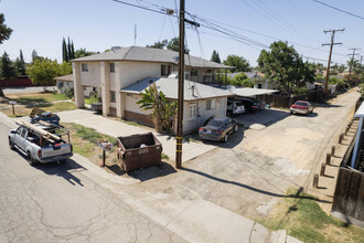 188 W Citrus Dr in Farmersville, CA - Building Photo - Building Photo