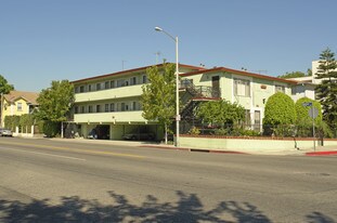 1303 N Detroit St in Los Angeles, CA - Building Photo