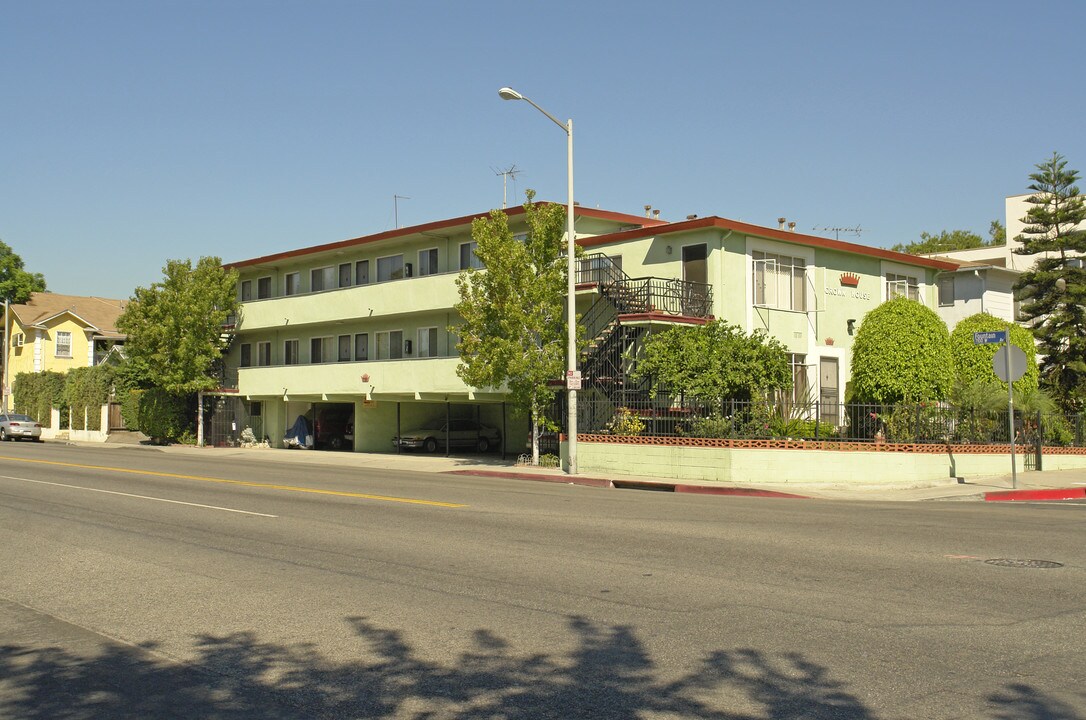 1303 N Detroit St in Los Angeles, CA - Foto de edificio