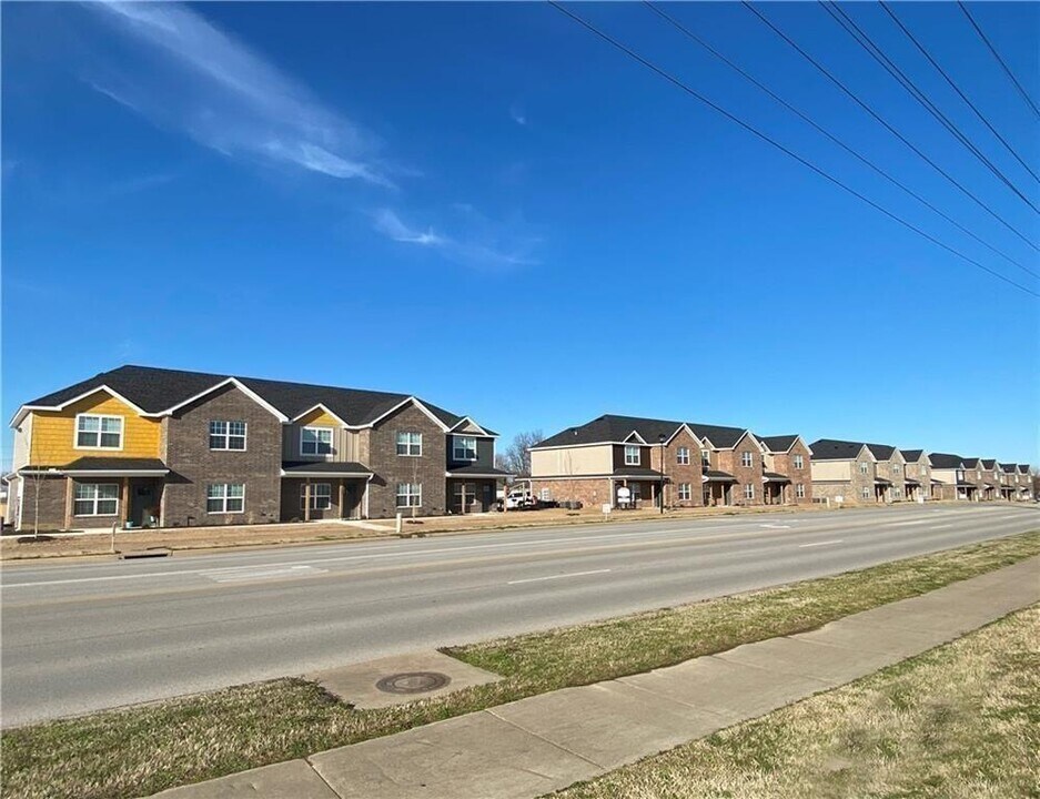 7608 Har-Ber Ave in Springdale, AR - Foto de edificio