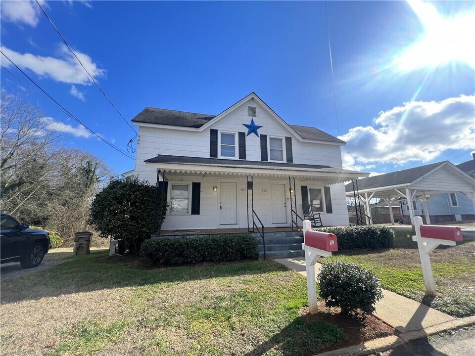 17 Spring St in Gainesville, GA - Building Photo