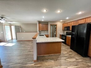 738 NE Spring St in Ankeny, IA - Building Photo - Building Photo