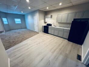351 W 8th St, Unit #1 Down in Erie, PA - Building Photo - Building Photo