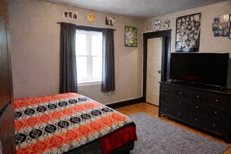 3284 N Oakland Ave in Milwaukee, WI - Building Photo - Building Photo