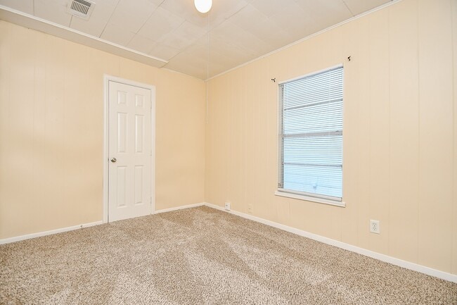 225 17th Ave N in Texas City, TX - Building Photo - Building Photo