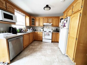 118 Seaborn St in St John's, NL - Building Photo - Building Photo