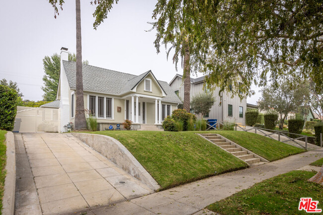 527 N Plymouth Blvd in Los Angeles, CA - Foto de edificio - Building Photo