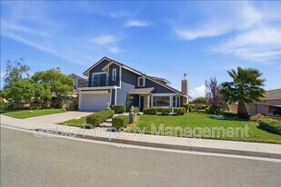 28012 Florence Ln in Santa Clarita, CA - Building Photo