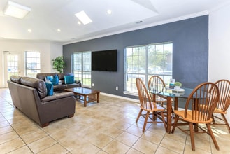 The Hayes Apartments in Fort Worth, TX - Building Photo - Building Photo