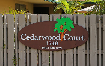 Cedarwood Court in Fort Lauderdale, FL - Foto de edificio - Building Photo