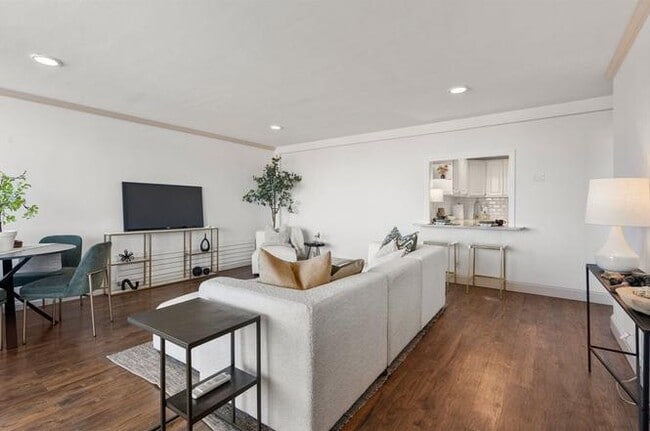 60 Babcock St in Brookline, MA - Building Photo - Building Photo