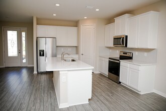 11448 Cay Spruce Wy in San Antonio, FL - Building Photo - Building Photo