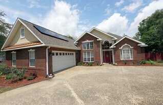 428 Riverchase Blvd in Crestview, FL - Building Photo