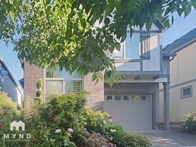 16765 Northwest Vetter Drive in Portland, OR - Building Photo