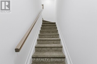 207 Silhouette Private in Ottawa, ON - Building Photo - Building Photo