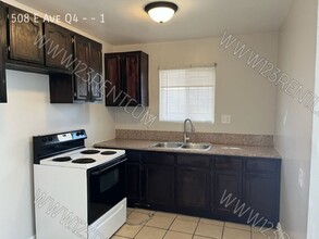 508 E Ave Q4 in Palmdale, CA - Building Photo - Building Photo