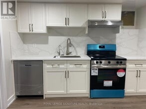 523 Rupert Ave in Whitchurch-Stouffville, ON - Building Photo - Building Photo